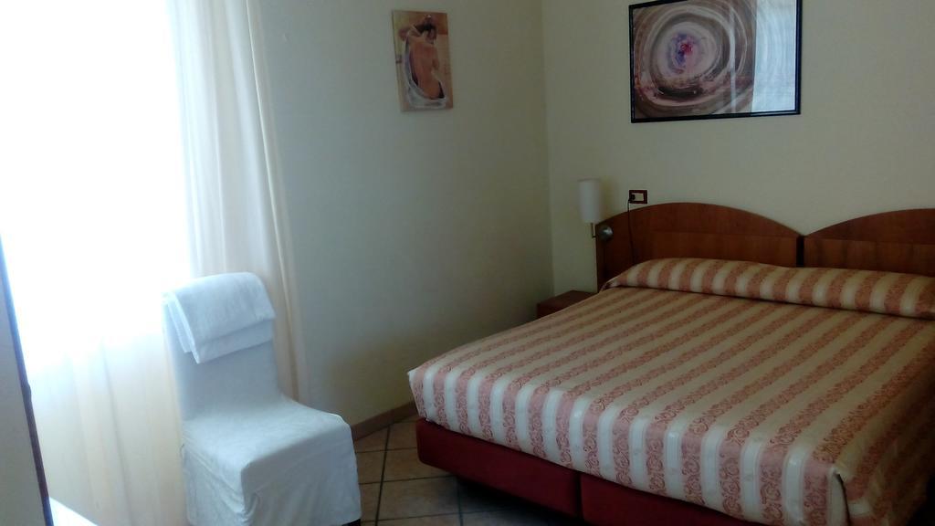 Hotel Astoria Lido سيرمِيوني الغرفة الصورة