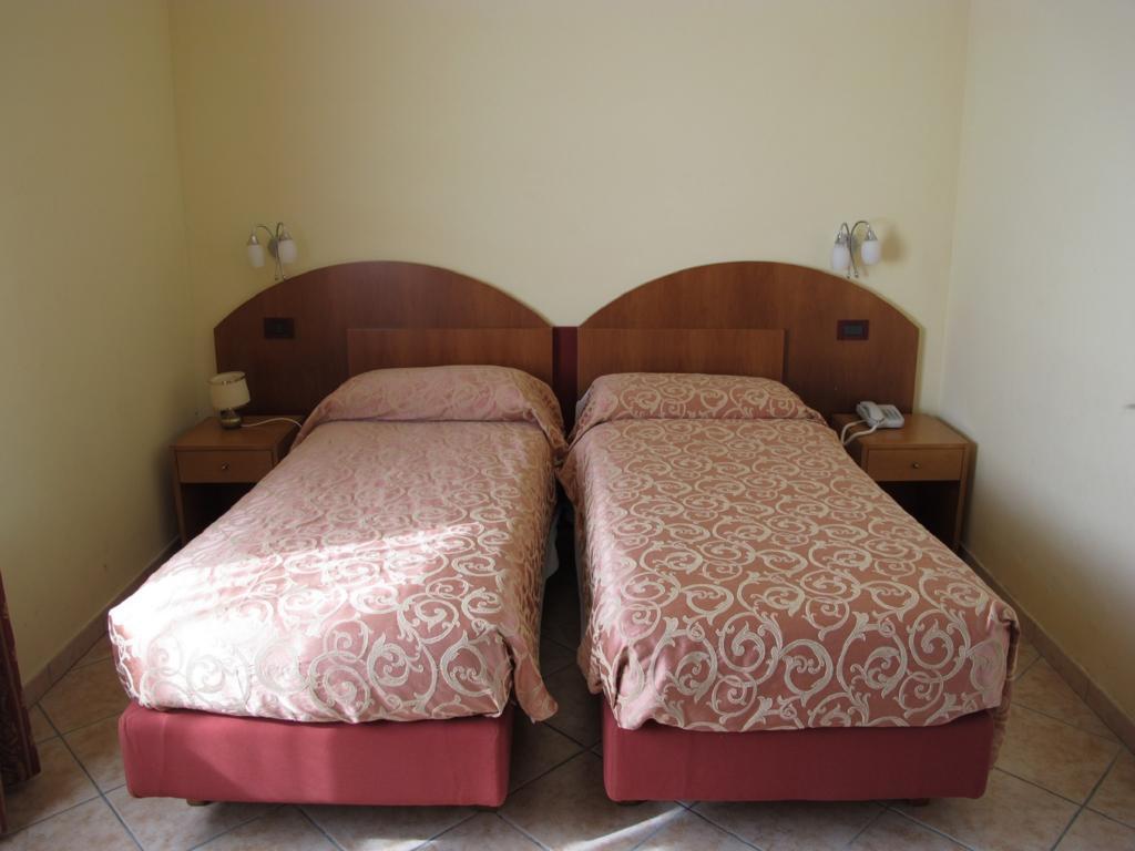 Hotel Astoria Lido سيرمِيوني الغرفة الصورة
