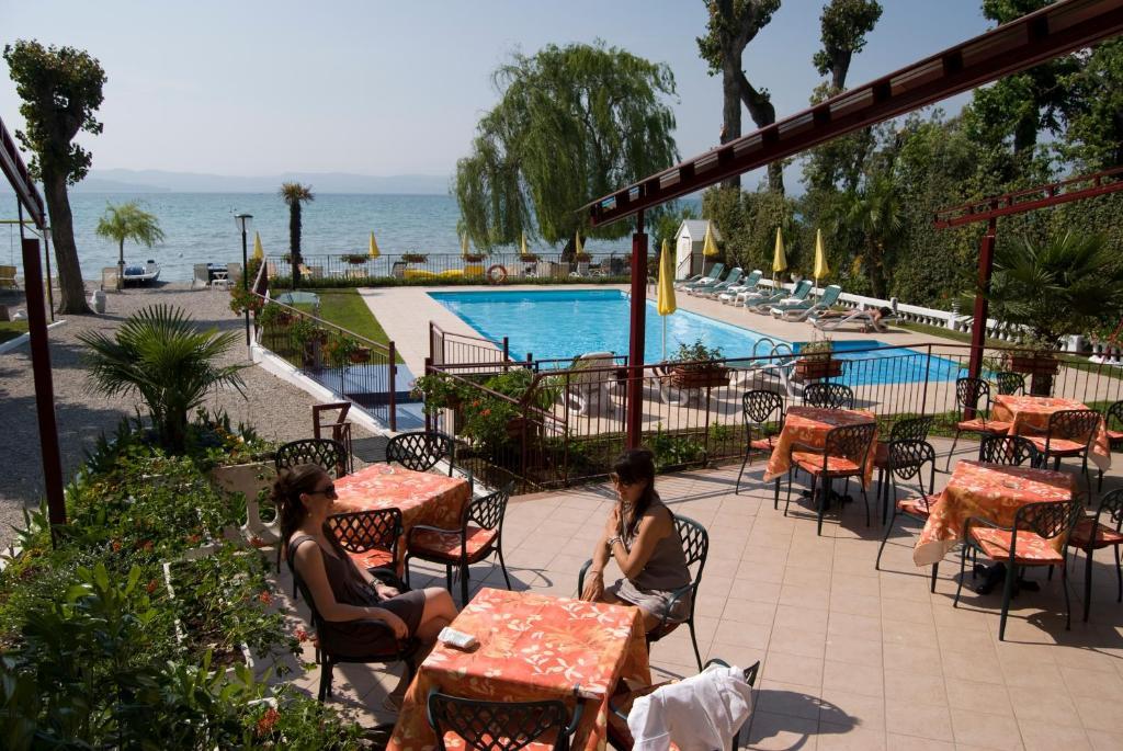 Hotel Astoria Lido سيرمِيوني المظهر الخارجي الصورة